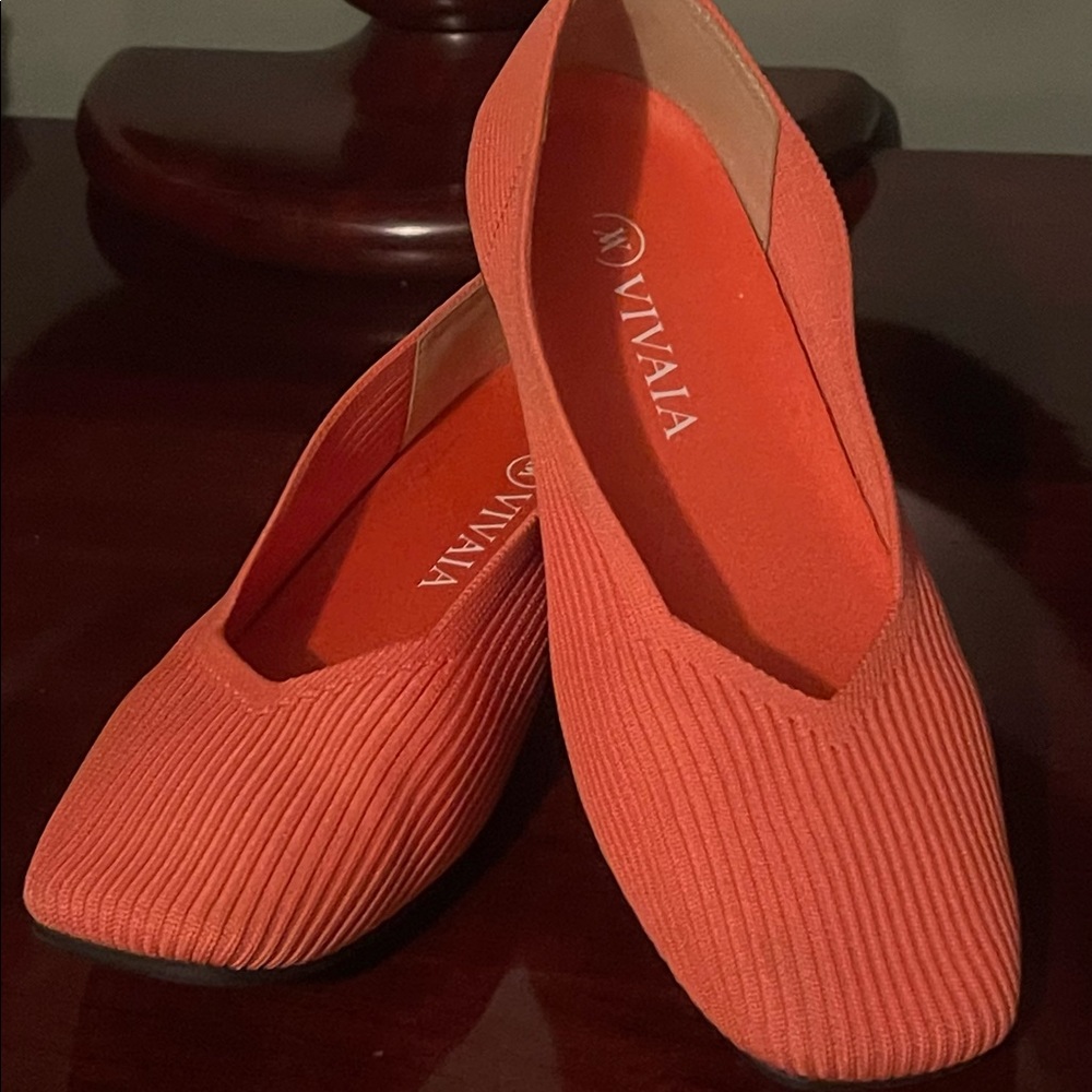 Vivaia Womens Flats in coral.